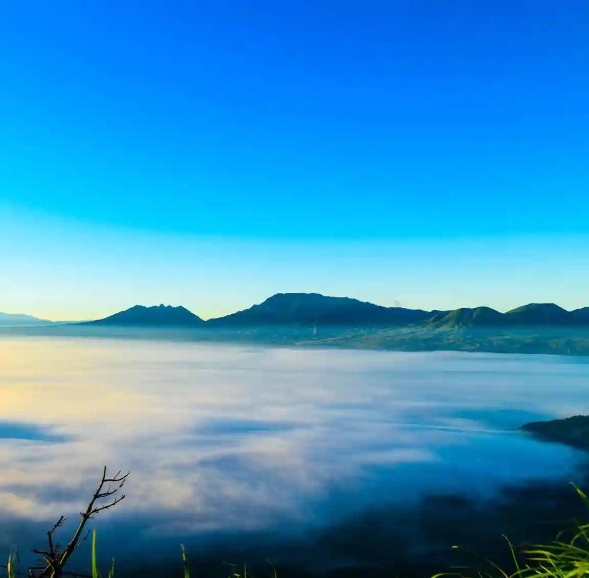 阿蘇の山と雲海の風景